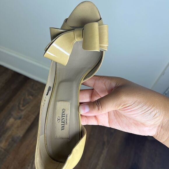 Valentino Garavani D’Orsay Couture Nude Patent Leather Bow Detail Peep Toe Heels - Picture 10 of 16
